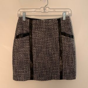 Banana Republic | Black & White Knit Skirt | Faux Leather Details | Gold Zipper